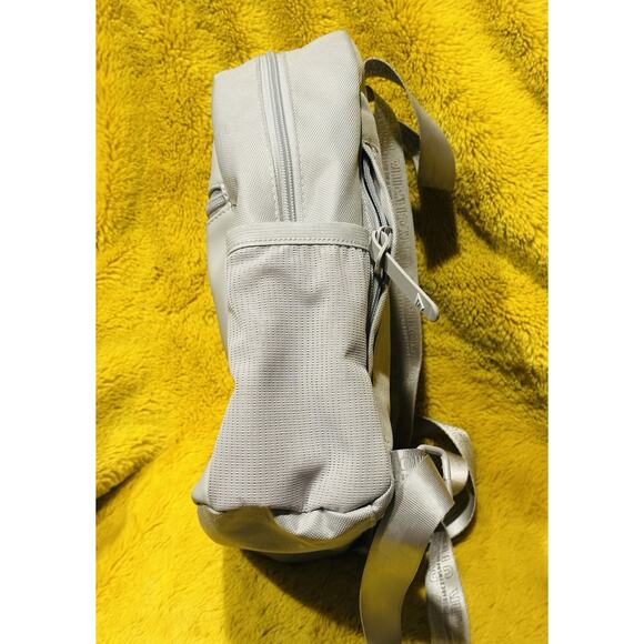 Gymshark Everyday Mini Womens Gray Cream Pocket Adjustable Strap Backpack Bag - Picture 10 of 12